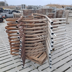27 stk. brukte 2" sengebøyler lengde: 2,15 m. Cc: 0,84 m. S501